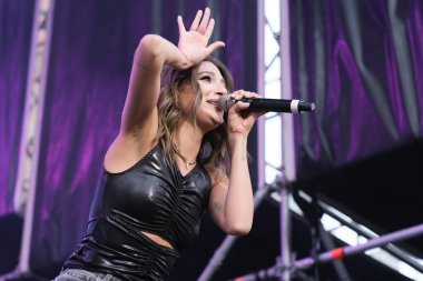 Şarkıcı Ana Guerra, Madrid Plaza Belediye Başkanı San Isidro 'daki Vive Dial konserinde sahne almaktadır. 14 Mayıs 2024 İspanya