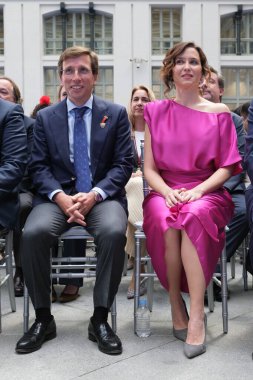 Sabel Diaz Ayuso ve Jos Luis Martnez-Almeida Madrid Şehir Meclisi San Isidro 'nun 15 Mayıs 2024' te İspanya Kristal Sarayı 'ndaki Fahri Dipnotlar ödüllerine katıldılar.