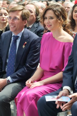 Sabel Diaz Ayuso ve Jos Luis Martnez-Almeida Madrid Şehir Meclisi San Isidro 'nun 15 Mayıs 2024' te İspanya Kristal Sarayı 'ndaki Fahri Dipnotlar ödüllerine katıldılar.