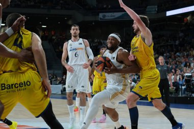 Real Madrid 'den Alberto Abalde, Real Madrid ile Gran Canaria arasında oynanan Liga Endesa ACB çeyrek final maçında 15 Mayıs 2024 tarihinde İspanya' nın başkenti Madrid 'de oynanan WiZink Center' da oynanmıştır.