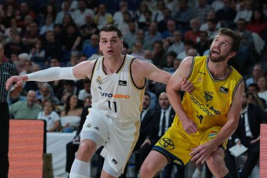 Real Madrid 'den Mario Hezonja, Real Madrid ile Gran Canaria arasında oynanan Liga Endesa ACB çeyrek final maçında 15 Mayıs 2024 tarihinde İspanya' nın başkenti Madrid 'de oynanan WiZink Center' da oynanmıştır.