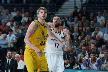 Real Madrid 'den Vincent Poirier, Real Madrid ile Gran Canaria arasında oynanan Liga Endesa ACB çeyrek final maçında 15 Mayıs 2024 tarihinde İspanya' nın başkenti Madrid 'de oynanmıştır.