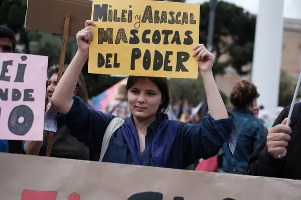 stock image Several people protest during a demonstration against Milei's visit to Spain in the Plaza de Colon, May 19, 2024, in Madrid, Spain.