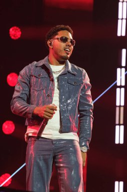 Şarkıcı Myke Towers 21 Mayıs 2024 'te İspanya' da WiZink Center 'da verdiği konserde performans sergiliyor.