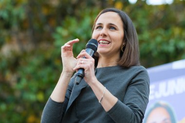 İone Belarra Podems Partisi, Podems 'in seçim kampanyasının başlangıcında, 23 Mayıs 2024 tarihinde İspanya' nın Madrid kentinde Arturo Barea meydanında,.