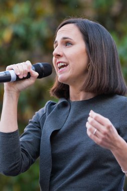 İone Belarra Podems Partisi, Podems 'in seçim kampanyasının başlangıcında, 23 Mayıs 2024 tarihinde İspanya' nın Madrid kentinde Arturo Barea meydanında,.