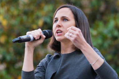 İone Belarra Podems Partisi, Podems 'in seçim kampanyasının başlangıcında, 23 Mayıs 2024 tarihinde İspanya' nın Madrid kentinde Arturo Barea meydanında,.