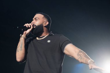 Porto Rikolu şarkıcı Eladio Carrion, 25 Mayıs 2024 tarihinde İspanya 'nın Madrid şehrinde gerçekleştirilen Wizink Center' da Sol Maria Tour sırasında sahne aldı.