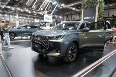 Araba Madrid Araba Deneyimi 'nde, Madrid otomobil fuarında, Madrid Ifema Fuarı' nda, 26 Mayıs 2024 tarihinde Madrid, İspanya 'da sergilenmektedir.