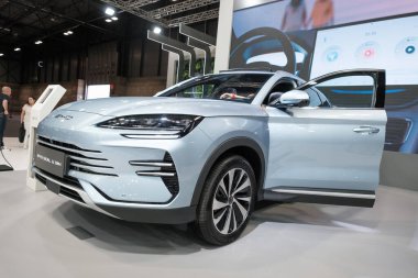 Araba Madrid Araba Deneyimi 'nde, Madrid otomobil fuarında, Madrid Ifema Fuarı' nda, 26 Mayıs 2024 tarihinde Madrid, İspanya 'da sergilenmektedir.