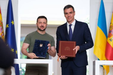 Başbakan Pedro Sanchez Ukrayna Cumhurbaşkanı Volodimir Zelenski 'yi 27 Mayıs 2024' te İspanya 'nın Madrid kentinde Moncloa Sarayı' nda karşıladı..