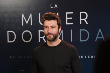 Aktör Javier Rey, 27 Mayıs 2024 'te Madrid' de çekilen La Mujer Dormida filminin fotoğraf çekimine katıldı.