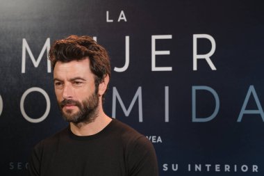Aktör Javier Rey, 27 Mayıs 2024 'te Madrid' de çekilen La Mujer Dormida filminin fotoğraf çekimine katıldı.
