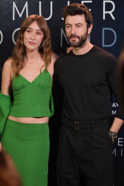 Javier Rey ve Almudena Amor 27 Mayıs 2024 'te Madrid' de çekilen La Mujer Dormida filminin çekimine katılırlar.