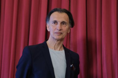 Fransız balerin Laurent Hilaire, 29 Mayıs 2024 'te Madrid' deki Theatro Real 'de yapılan portre oturumunda poz verdi.