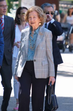 İspanya Kraliçesi Sofya, Madrid Hayvanat Bahçesi 'nin 30 Mayıs 2024' te İspanya 'nın Madrid kentinde düzenlenen iki yeni pandanın sunum törenine başkanlık ediyor.. 