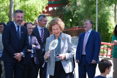 İspanya Kraliçesi Sofya, Madrid Hayvanat Bahçesi 'nin 30 Mayıs 2024' te İspanya 'nın Madrid kentinde düzenlenen iki yeni pandanın sunum törenine başkanlık ediyor.. 