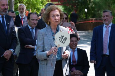 İspanya Kraliçesi Sofya, Madrid Hayvanat Bahçesi 'nin 30 Mayıs 2024' te İspanya 'nın Madrid kentinde düzenlenen iki yeni pandanın sunum törenine başkanlık ediyor.. 
