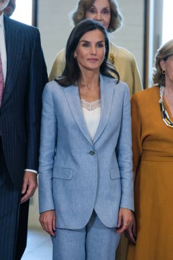 İspanya Kraliçesi Letizia 30 Mayıs 2024 tarihinde İspanya 'nın Madrid kentinde bulunan Kraliyet Koleksiyonları Galerisi' nin himayesi ile bir toplantıya katıldı.. 