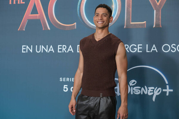 Актёр Чарли Барнетт принял участие в фан-шоу "The Acolyte" в кинотеатре Кальяо 30 мая 2024 года в Мадриде, Испания. 