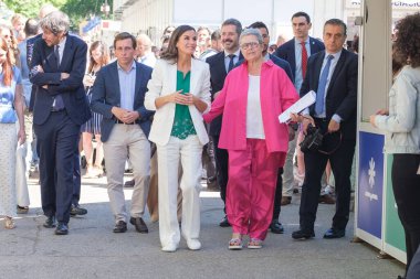 İspanya Kraliçesi Letizia, Madrid Kitap Fuarı 2024 'ün 31 Mayıs 2024' te Madrid, İspanya 'daki Retiro Park' taki açılışına katıldı.. 