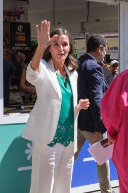 İspanya Kraliçesi Letizia, Madrid Kitap Fuarı 2024 'ün 31 Mayıs 2024' te Madrid, İspanya 'daki Retiro Park' taki açılışına katıldı.. 