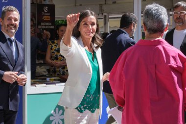 İspanya Kraliçesi Letizia, Madrid Kitap Fuarı 2024 'ün 31 Mayıs 2024' te Madrid, İspanya 'daki Retiro Park' taki açılışına katıldı.. 