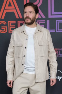 Aktör Daniel Bruhl, 3 Haziran 2024 'te Madrid, Spai' deki The Madrid Edition Hotel 'de Karl Lagerfeld olmak için fotoğraf çekimine katılır.