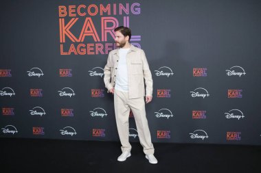 Aktör Daniel Bruhl, 3 Haziran 2024 'te Madrid, Spai' deki The Madrid Edition Hotel 'de Karl Lagerfeld olmak için fotoğraf çekimine katılır.