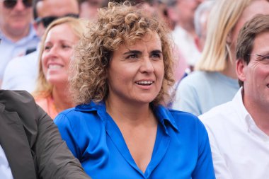 6 Haziran 2024 'te Madrid İspanya' da, Plaza de Callao 'da yapılan 9J Avrupa seçimlerinin kampanya kapanışı sırasında Avrupa' da yapılacak olan Dolors Montserrat seçim listesinin başında yer aldı.