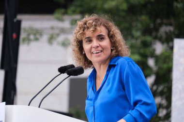 6 Haziran 2024 'te Madrid İspanya' da, Plaza de Callao 'da yapılan 9J Avrupa seçimlerinin kampanya kapanışı sırasında Avrupa' da yapılacak olan Dolors Montserrat seçim listesinin başında yer aldı.