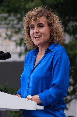 6 Haziran 2024 'te Madrid İspanya' da, Plaza de Callao 'da yapılan 9J Avrupa seçimlerinin kampanya kapanışı sırasında Avrupa' da yapılacak olan Dolors Montserrat seçim listesinin başında yer aldı.