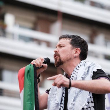 Pablo Iglesias, 9J Avrupa Podems seçimleri için 7 Haziran 2024 tarihinde Madrid İspanya 'da yapılan seçim kampanyasının sonunda,