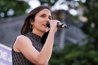 Ione Belarra, Podems 'in 9J Avrupa seçimleri için yapılan seçim kampanyasının sonunda, 7 Haziran 2024 tarihinde Madrid İspanya' da