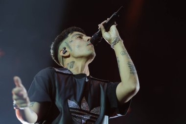 Arjantinli şarkıcı Duki, 8 Haziran 2024 'te İspanya' nın Madrid şehrinde Santiago Bernabeu Stadyumu 'nda bir konser verdi.. 