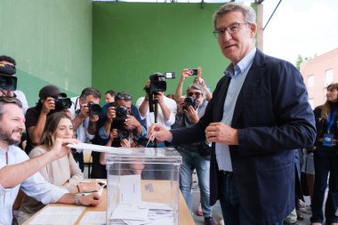 9 Haziran 2024 'te Madrid' deki Ramiro de Maetzu 'da yapılan Avrupa seçimlerinde Halk Partisi lideri Alberto Nunez Feijoo.