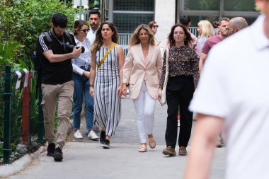 9 Haziran 92024 'te Madrid' deki Ramiro de Maetzu 'da yapılan Avrupa seçimlerinde Sumar Partisi' nin lideri Yolanda Daz oy kullandı.