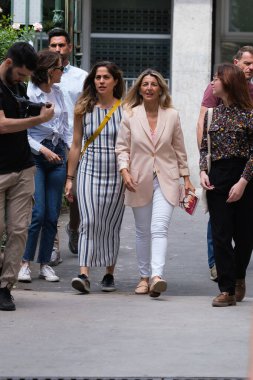 9 Haziran 92024 'te Madrid' deki Ramiro de Maetzu 'da yapılan Avrupa seçimlerinde Sumar Partisi' nin lideri Yolanda Daz oy kullandı.