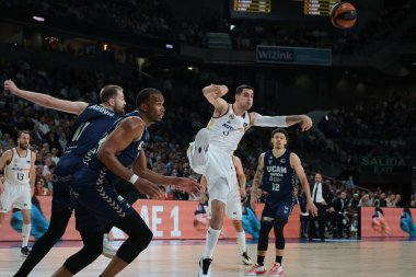 Real Madrid 'den Alberto Abalde Liga ACB Endesa Final maçı sırasında Real Madrid ile UCAM Murcia arasında 10 Haziran 2024 tarihinde Madrid, İspanya' da oynandı.. 