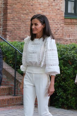 İspanya Kraliçesi Letizia 12 Haziran 2024 'te İspanya' nın Madrid kentinde bulunan geleneksel Öğrenci Konutunu (Residencia de Estudiantes) ziyaret eder..