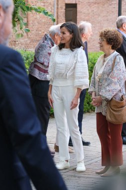 İspanya Kraliçesi Letizia 12 Haziran 2024 'te İspanya' nın Madrid kentinde bulunan geleneksel Öğrenci Konutunu (Residencia de Estudiantes) ziyaret eder..