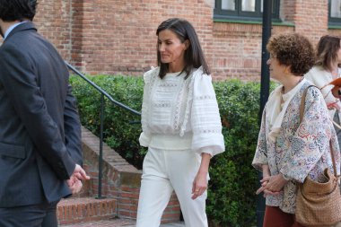 İspanya Kraliçesi Letizia 12 Haziran 2024 'te İspanya' nın Madrid kentinde bulunan geleneksel Öğrenci Konutunu (Residencia de Estudiantes) ziyaret eder..