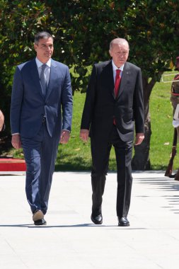 Türkiye cumhurbaşkanı Recep Tayyip Erdoğan, 13 Haziran 2024 'te İspanya' nın başkenti Madrid 'deki Moncloa Sarayı' nda Başbakan Pedro Sanchez 'i ziyaret etti.