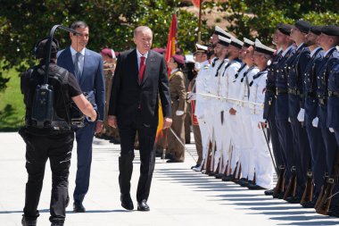 Türkiye cumhurbaşkanı Recep Tayyip Erdoğan, 13 Haziran 2024 'te İspanya' nın başkenti Madrid 'deki Moncloa Sarayı' nda Başbakan Pedro Sanchez 'i ziyaret etti.