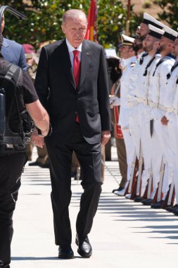 Türkiye cumhurbaşkanı Recep Tayyip Erdoğan, 13 Haziran 2024 'te İspanya' nın başkenti Madrid 'deki Moncloa Sarayı' nda Başbakan Pedro Sanchez 'i ziyaret etti.