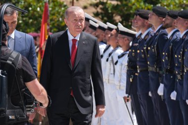Türkiye cumhurbaşkanı Recep Tayyip Erdoğan, 13 Haziran 2024 'te İspanya' nın başkenti Madrid 'deki Moncloa Sarayı' nda Başbakan Pedro Sanchez 'i ziyaret etti.