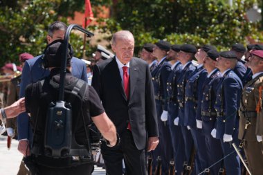 Türkiye cumhurbaşkanı Recep Tayyip Erdoğan, 13 Haziran 2024 'te İspanya' nın başkenti Madrid 'deki Moncloa Sarayı' nda Başbakan Pedro Sanchez 'i ziyaret etti.