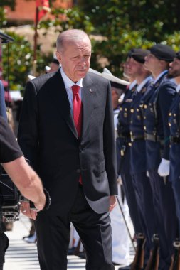 Türkiye cumhurbaşkanı Recep Tayyip Erdoğan, 13 Haziran 2024 'te İspanya' nın başkenti Madrid 'deki Moncloa Sarayı' nda Başbakan Pedro Sanchez 'i ziyaret etti.