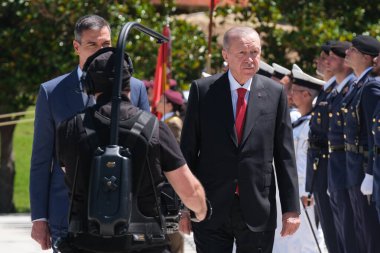 Türkiye cumhurbaşkanı Recep Tayyip Erdoğan, 13 Haziran 2024 'te İspanya' nın başkenti Madrid 'deki Moncloa Sarayı' nda Başbakan Pedro Sanchez 'i ziyaret etti.