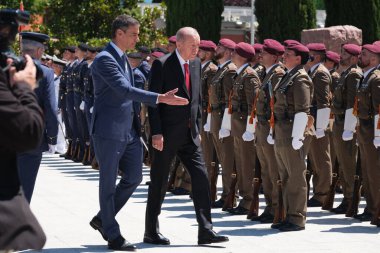 Türkiye cumhurbaşkanı Recep Tayyip Erdoğan, 13 Haziran 2024 'te İspanya' nın başkenti Madrid 'deki Moncloa Sarayı' nda Başbakan Pedro Sanchez 'i ziyaret etti.